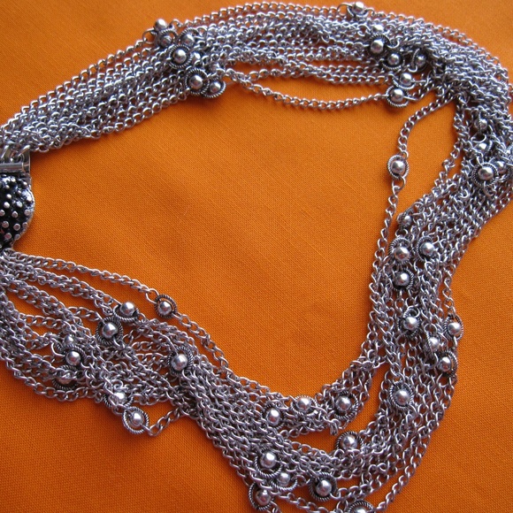 Beautiful vintage inspired silver multi chain necklace with ornate clasp - Picture 4 of 6